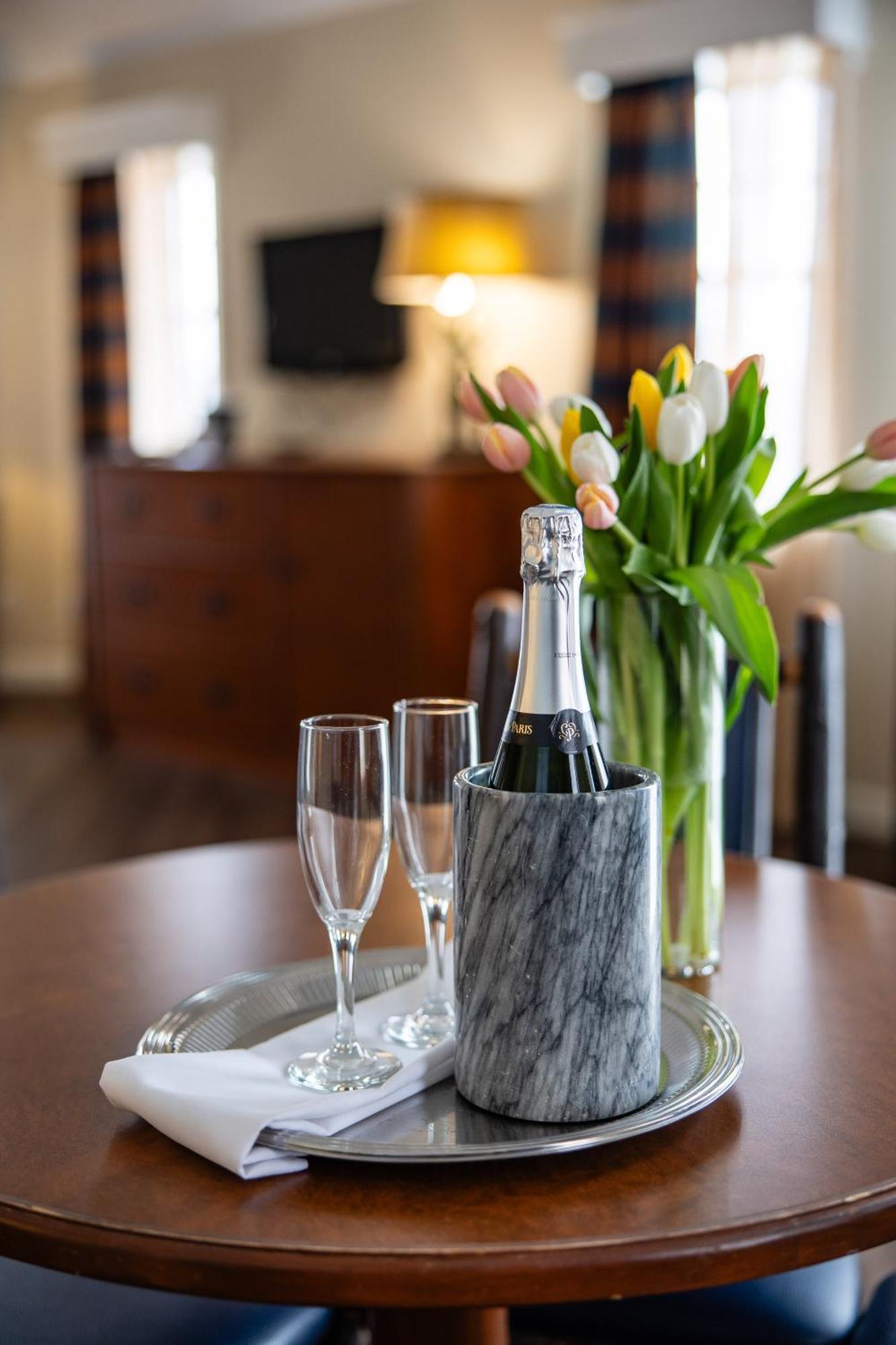 Wolfeboro Inn Экстерьер фото